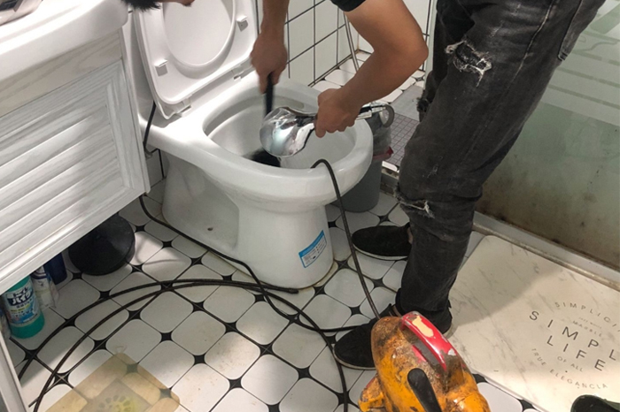 辽阳马桶堵塞自己疏通还是找师傅?专业上门服务让你省时更省心